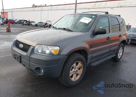 2005 Ford Escape Xlt z USA, uszkodzony, nr VIN 1FMCU93185KB07394